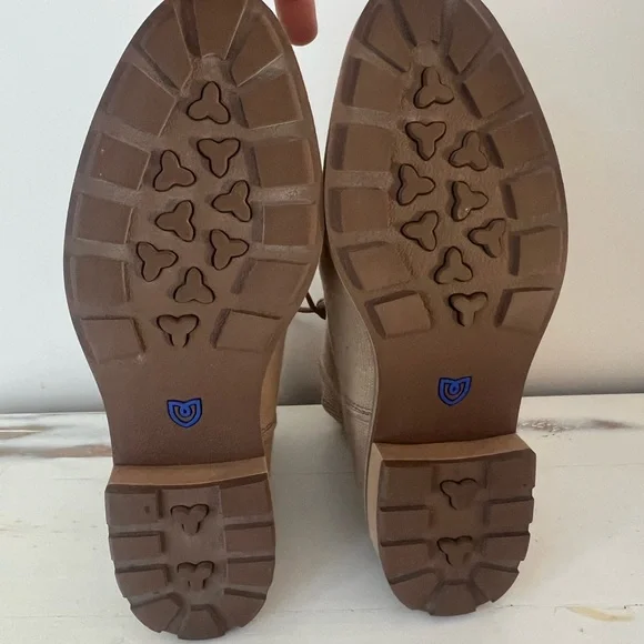 ⬇️👀 ROTHY’s The Laced Lug Boot in EXCELLENT Condition! - Picture 10 of 12